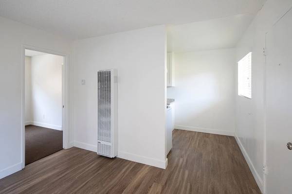 $1,695 / 1 hab. - *OFERTA DE INGRESO* ¡Habitación de 1 dormitorio remodelada en National City con estacionamiento! (National City)63865701963139123