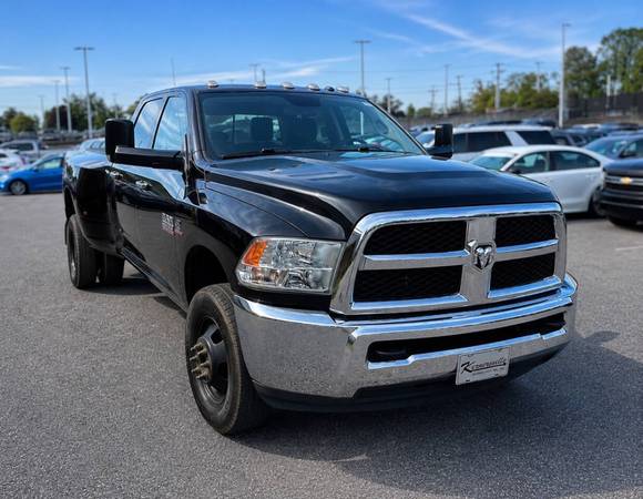 2018 RAM Big Horn 4dr - Photo 3