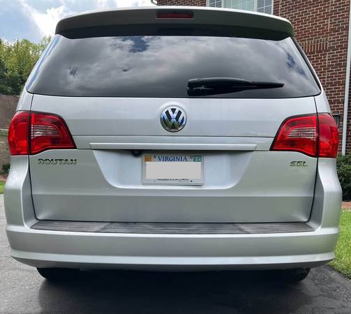 2009 Volkswagen routan SEL Premium Minivan 4D - $4,99963616596680577122
