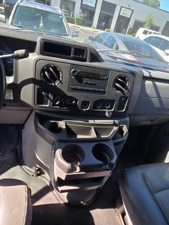 2013 Ford E-150 - Photo 8