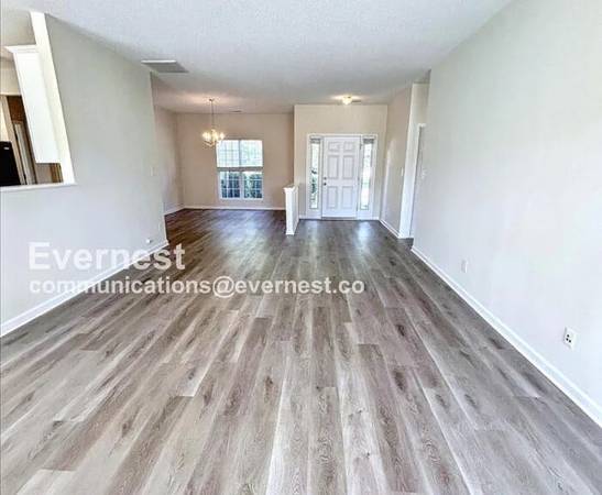 $1,100 / 3br - 1900ft2 - Live Life Here (High Point)64027278259203123