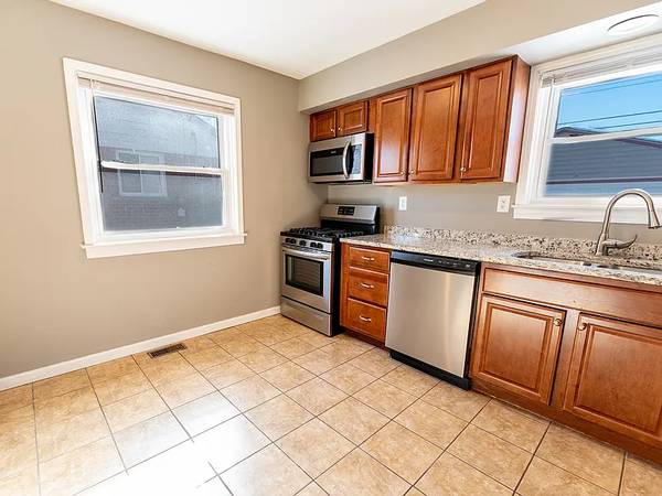 $800 / 3br - 1036ft2 - Fantastic 3 bedroom and 1 bathroom available for rent (9312 Pine St, Taylor, MI)64018943112577123