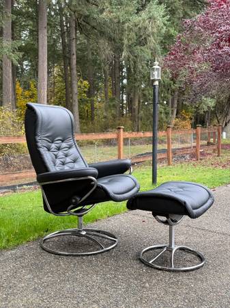 Ekornes Stressless Royal Recliner + Ottoman 1