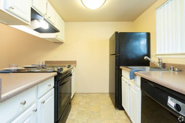 $1,895 / 2br - 950ft2 - 2bd 2ba, Persianas para Ventanas, Chimenea (2222 S 234th St, Des Moines, WA)63814684525187122