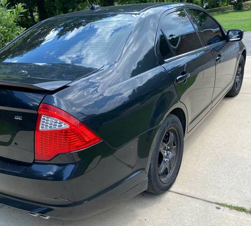 2011 ford fusion - $2,50063621419348481124