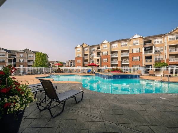 $1,415 / 1br - 913ft2 - Contemporary Cabinetry, Ample Parking, Vaulted Ceilings (98 Devonshire Dr, Scott Depot, WV)64010834415234120