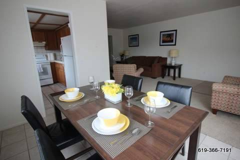 $3,295 / 2br - 900ft2 - SPACIOUS 2 BEDROOM/1 BATHROOM TOP FLOOR APARTMENT WITH GARAGE! (3989 Lamont Street #3)63663752921985121