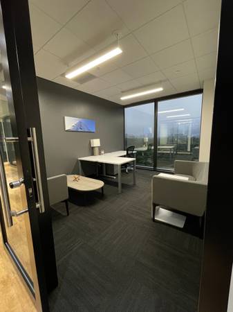 $1,235 🌟 Professional Office w/ Global Lounge Access – Book a Tour Today!63796304419201120