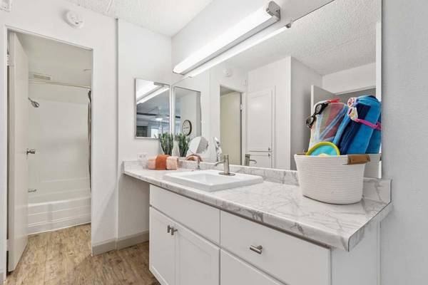 $800 / 405ft2 - Luxury Pet Friendly Living in Phoenix w/ Resort-Worthy Amenities! (Arcadia)64024990754049122