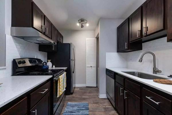 $1,978 / 2br - 1035ft2 - 1 month FREE 2 Bed / 1 Bath with lovely quiet surroundings (Wilsonville)63831251759873122