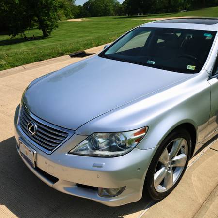 2011 LEXUS LS460 - perfect condition -garage kept - Lexus serviced - $12,995 (Arlington)63616289531137124