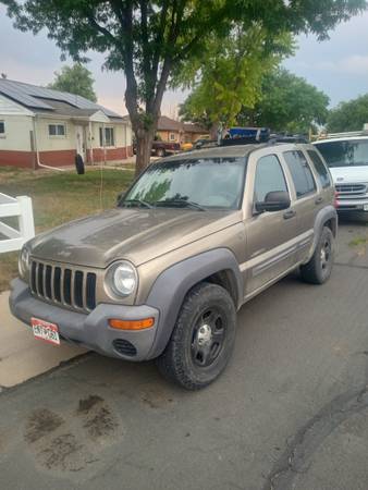 Bonito. Jeep Liberty 04 - $2000 (Norte de Denver)63621874099715120
