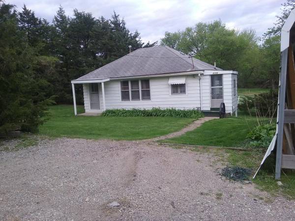 $700 / 1br - Affordable & rarely available Bellevue home on farm (Bellevue, NE)64020673345922120