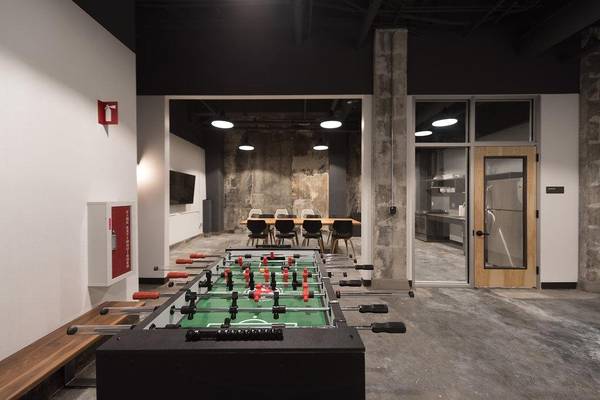 $1,670 / 1br - 412ft2 - Rare Opportunity: Downtown Views, Modern Amenities (International District)64031312683521120