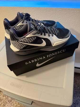 Zapatillas de baloncesto Sabrina 2 - $80 (Issaquah)63471462602883120