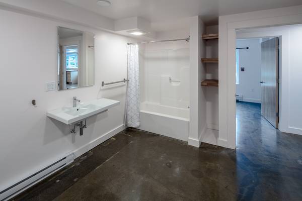 $1,700 / 2br - 2 bedroom apartment with home office 6 Old Winslow Rd (Wilmot)63656212687745124