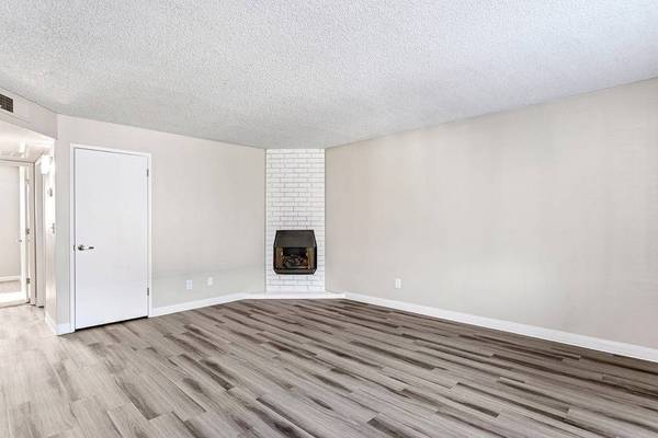 $1,790 / 2br - 816ft2 - ⭐¡Ven a visitarnos en Renew 4247 para tus necesidades de 2 habitaciones! Townhome y Apartamento⭐63844736447745121