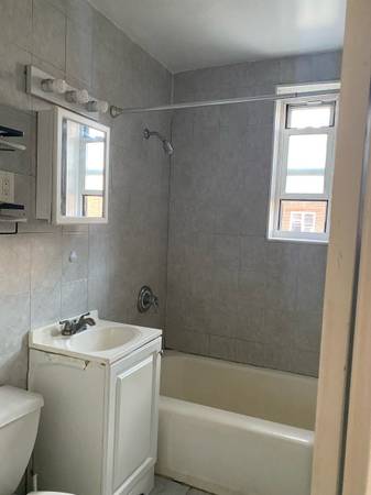 $2,200 / 1br - UN HERMOSO DEPARTAMENTO DE UN DORMITORIO EN FOREST HILLS (64 AV YELLOWST FOREST HILLS)63854288548867122
