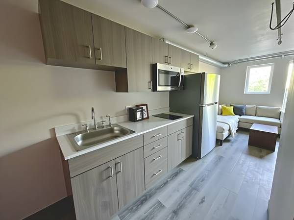 $1,199 / 279ft2 - Street Parking, Laundry Facility, Large Windows (2059 SW Park Ave, Portland, OR)63999315844738122