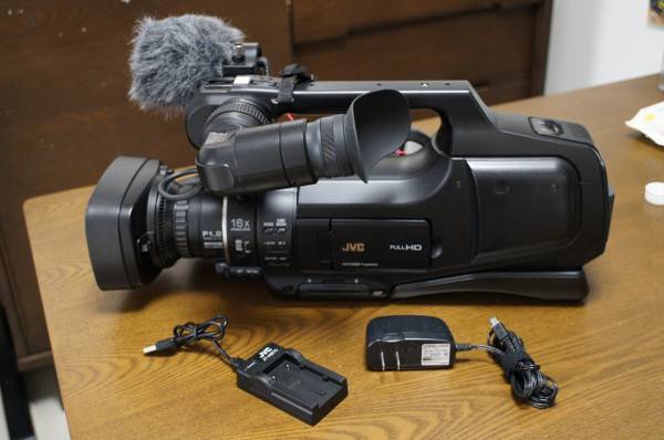 JVC GY-HM70 業務用ビデオカメラ JVC GY-HM70 業務用ビデオカメラ