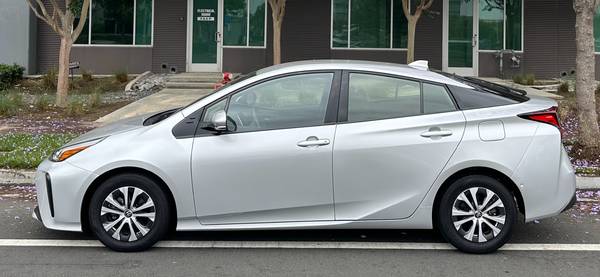 2019 Toyota Prius - $13,999 (Downey)63441191664129124