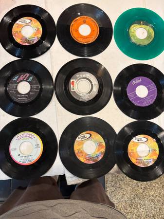 Records, 45 rpm - $1 (Howell)63471091617539122