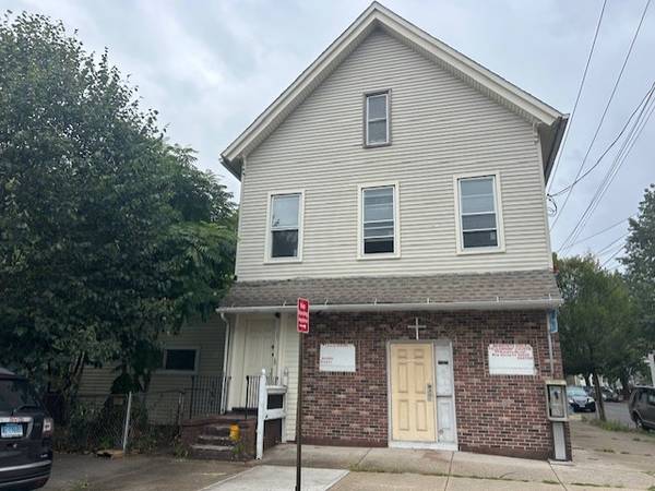 $2,000 / 1900ft2 - 4 bedroom apartment updated + Church + Office Space + Garage +Storage (New Haven)64010165613186121