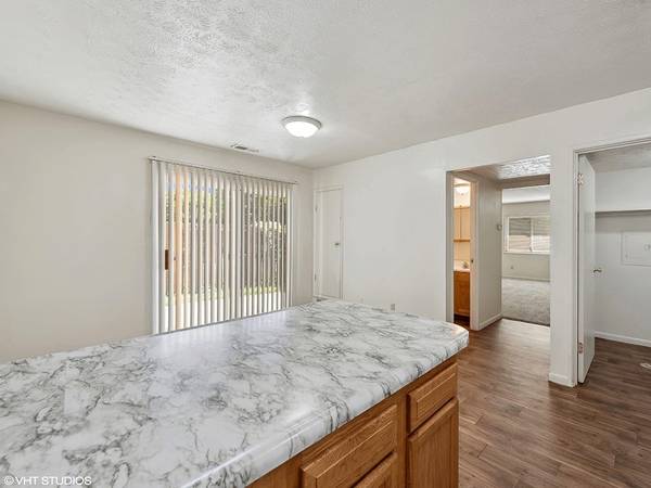 $1,225 / 2br - 960ft2 - Sail Into You New Home! (Near Jungle Jims!)63974614369538124