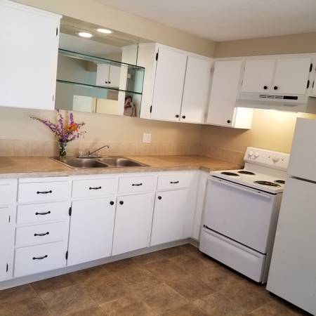 $1,400 / 2br - 780ft2 - Excelente dúplex en barrio tranquilo (Vancouver)63914972335490123