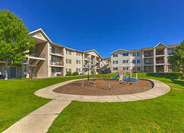 $1,731 / 4br - 1268ft2 - Private Patios and Balconies, Sparkling Pool, Cable Ready (9315 Chapel Hill Blvd, Pasco, WA)63624250538497124