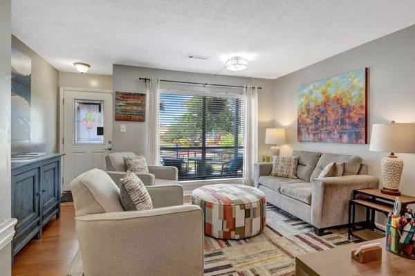 $1,080 / 2br - 920ft2 - We have the perfect 2 bed 2 bath for you and your pets! Tour today! (Huntsville - Across from Post Office)63801834538755122