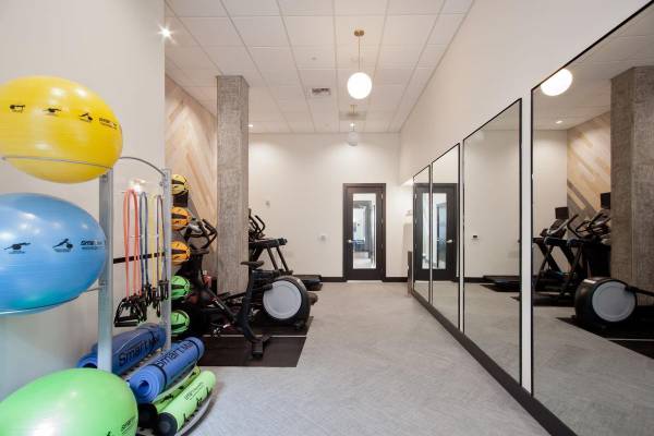 $1,831 / 1br - 728ft2 - Cozy 1 BR  /1 BA  with Iconic Portland Views, 4 Weeks Free (Northwest, Slabtown, Nob Hill, Pearl, Forest Park)63999453183490121