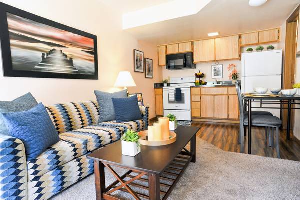 MANAGER SPECIAL / Fully Furnished 1-Bedroom 1