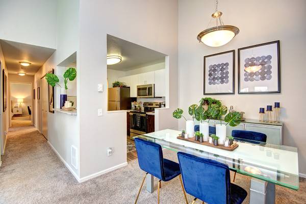 $2,214 / 2br - 940ft2 - Lavadora/secadora de tamaño completo, doble lavabo, 2H/2B (25102 62nd Avenue South, Kent, WA)63808084136833120