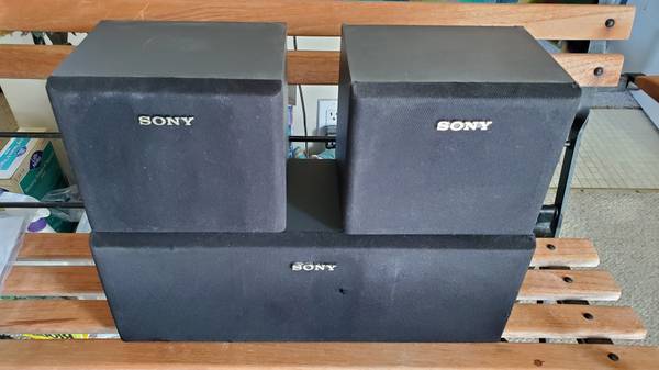 Sony 3 Bookshelf Speaker Set, Center and Side or Rear Channels. 1