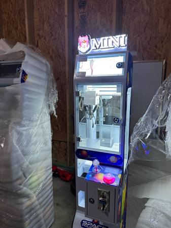 Mini Claw Machine 1