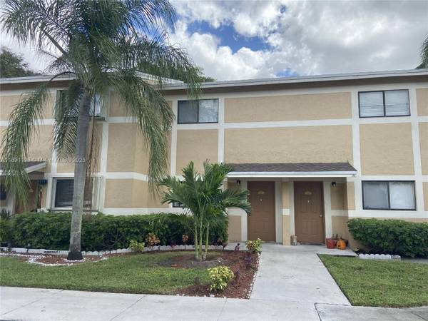 $2,500 / 3br - 1113ft2 - Beautiful 3BR/2BA Townhouse in Pembroke Pines! Water Included! (Pembroke Pines)64051007641347120