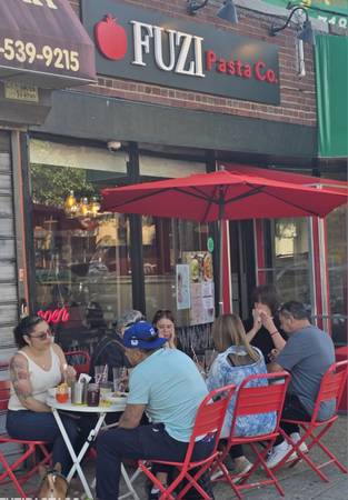 PASTA JOINT NEAR St. JOHNS SEEKS PART TIME SERVER 1