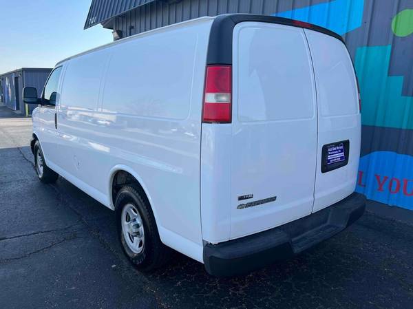 2008 Chevrolet Express - Photo 3