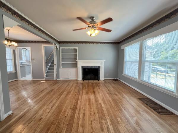 $2,995 / 2br - 1392ft2 - Vivienda espaciosa de varios niveles con techos altos y acceso al patio trasero (Portland)63672618828929124