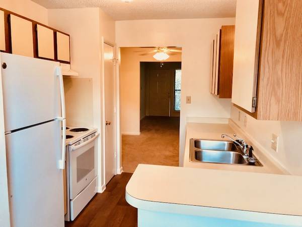 $1,299 / 1br - 776ft2 - 1 Bedroom 1 Bath $1,299 776ft2 (Asheville)64029373399042121