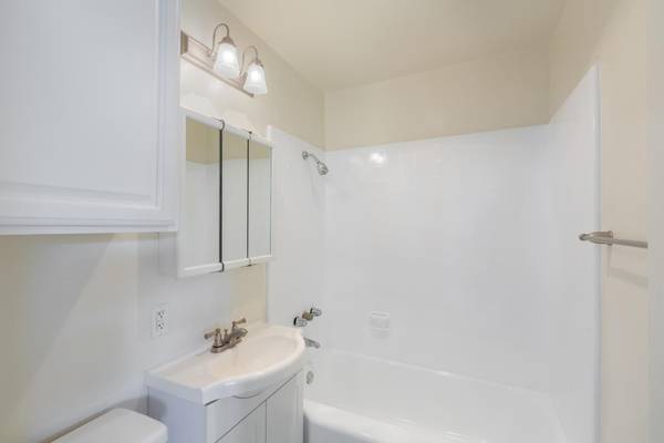 $2,295 🌴🌅BEACH LIFE LIVING STUDIO READY FOR MOVE IN🌅🌴 (LA JOLLA SHORES)63933119524866122