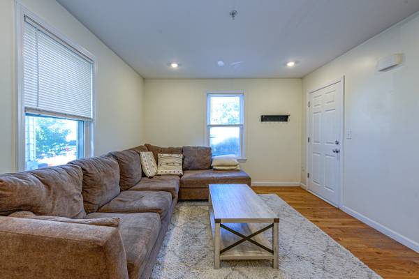 $3,100 / 3br - 1100ft2 - ¡APARTAMENTO DISPONIBLE AHORA! (Newton)63839292304257122