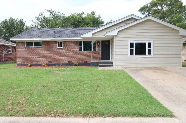 $1400.00 / 3br - 1453ft2 - $1400/month Fully remodeled dog-friendly 3/1 home with fenced yard63982125828866120