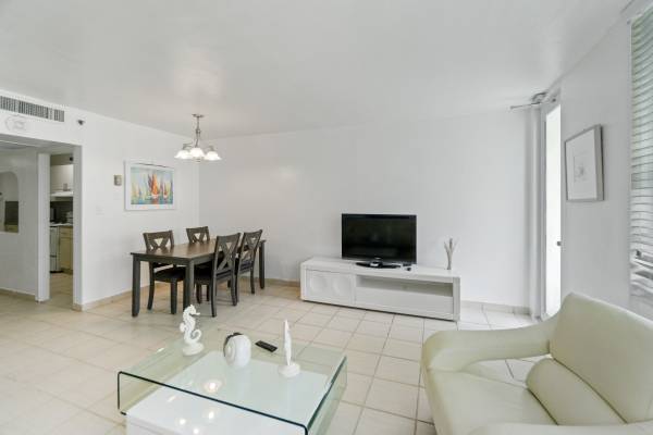 $2,700 / 1 hab - 700 pies² - Amueblado, 1 dormitorio/1 baño, balcón, vistas al océano y 1 plaza de aparcamiento (South Beach) (Miami Beach)63825138646529124