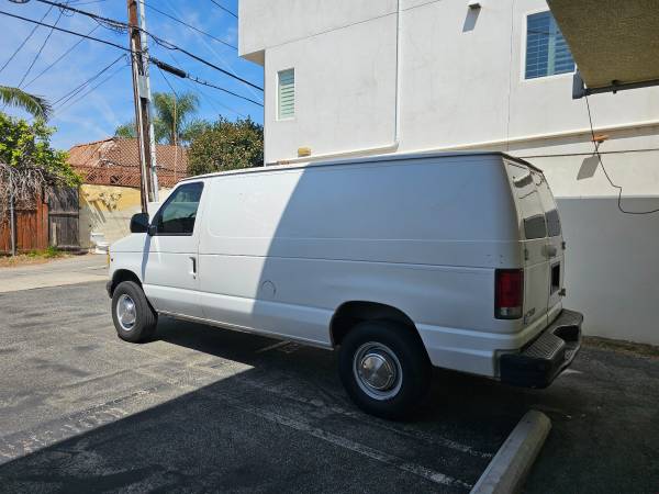 2000 Ford E-250 - $3,900 (Studio City)63623854764163124