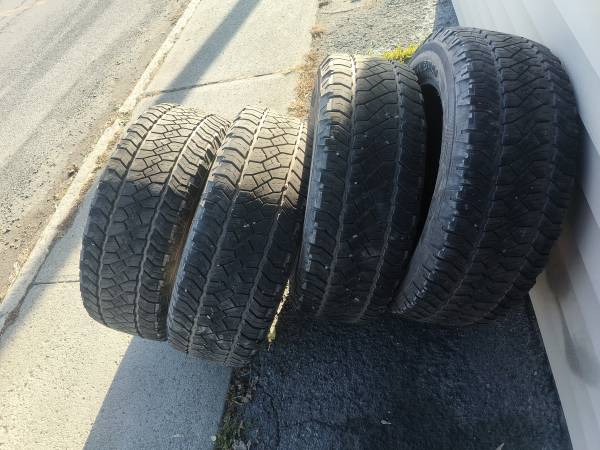 255/65/17 General Grabber APT All Terrain Tires Like New 1