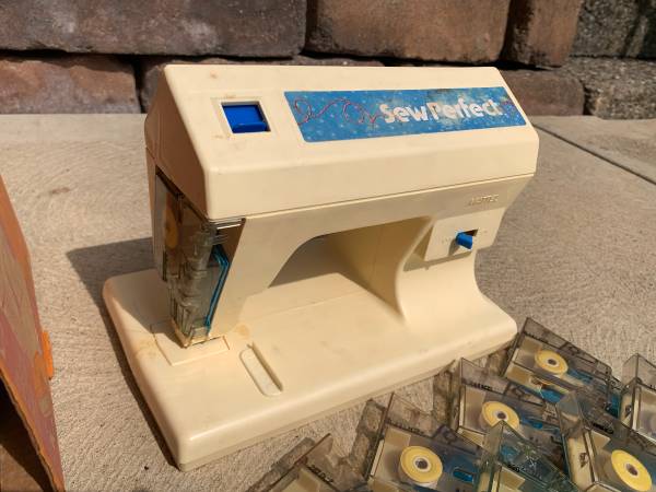 Vintage toy, sewing machine 1