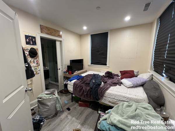 $5,800 / 4br - Stunning 4 bed 3.5 bath in Brighton w/ laundry in unit, parking!! (Brighton)63802096807297123