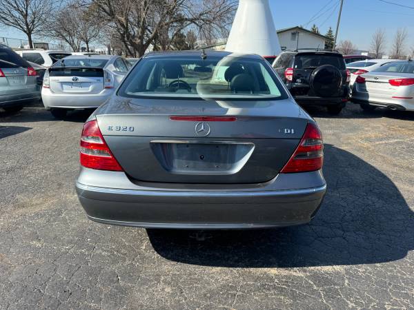 SEDÁN MERCEDES BENZ E320 CDI DIÉSEL EN EXCELENTE ESTADO 2005 - $7.000 (ROMEOVILLE / BOLINGBROOK IL)63618690126851123